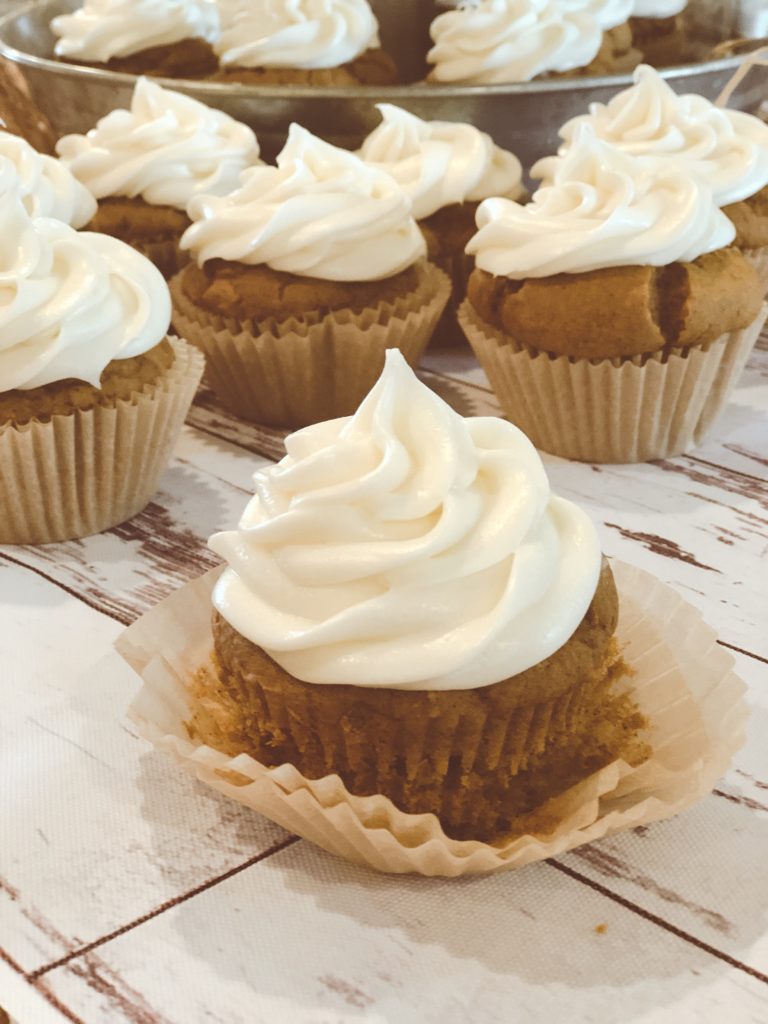 Easiest Pumpkin Spice Cupcakes from Farmwife Feeds are a Gooseberry Patch popular recipe that is an easy pumpkin treat for everyone. #pumpkin #recipe #cupcake #boxmix