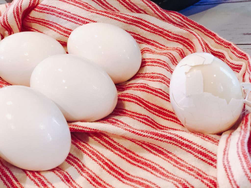 Instant Pot Hard Boiled Eggs from Farmwife Feeds are an easy sure fire way for easy to peel hard boiled eggs. #eggs #instantpot #recipe