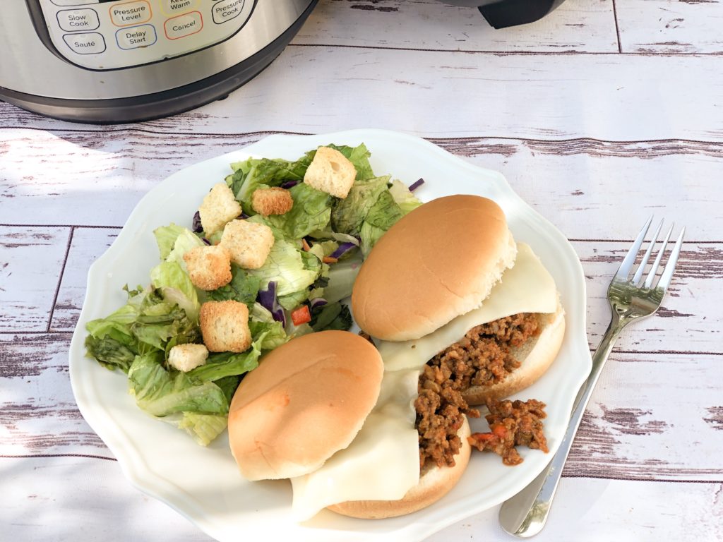 Instant Pot Pizza Sloppy Joes from Farmwife Feeds is a quick easy to customize dinner to get on the table quick! #pizza #instantpot #recipe