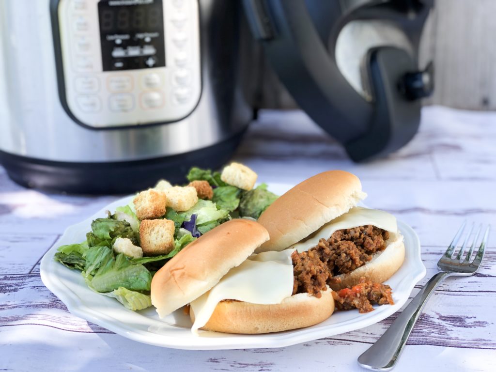 Instant Pot Pizza Sloppy Joes from Farmwife Feeds is a quick easy to customize dinner to get on the table quick! #pizza #instantpot #recipe