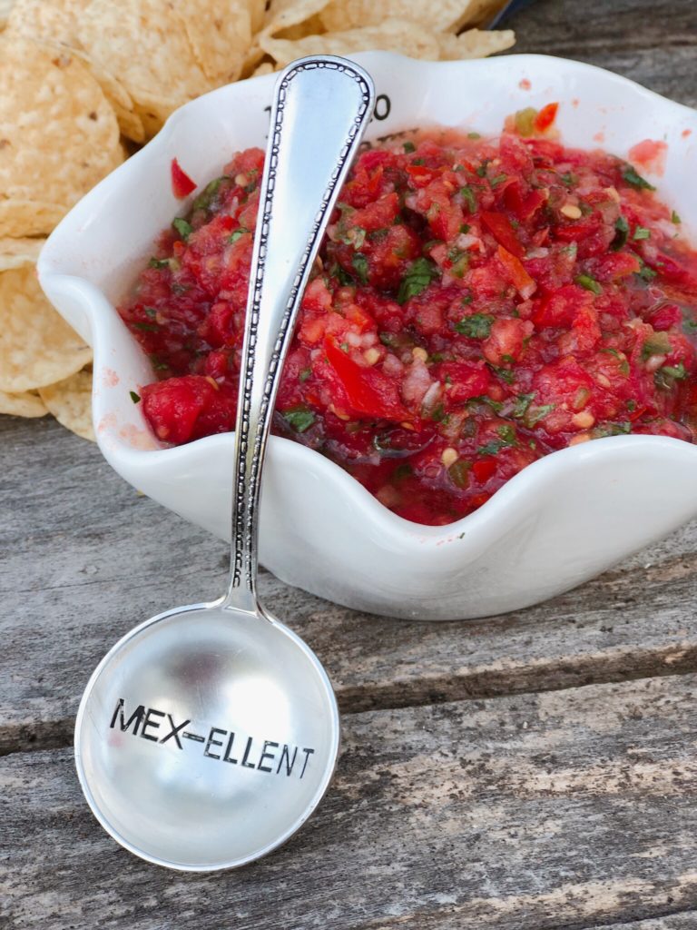 Quick Easy Homemade Salsa from Farmwife Feeds uses fresh produce for a great snack any time. #salsa #mexican #dip