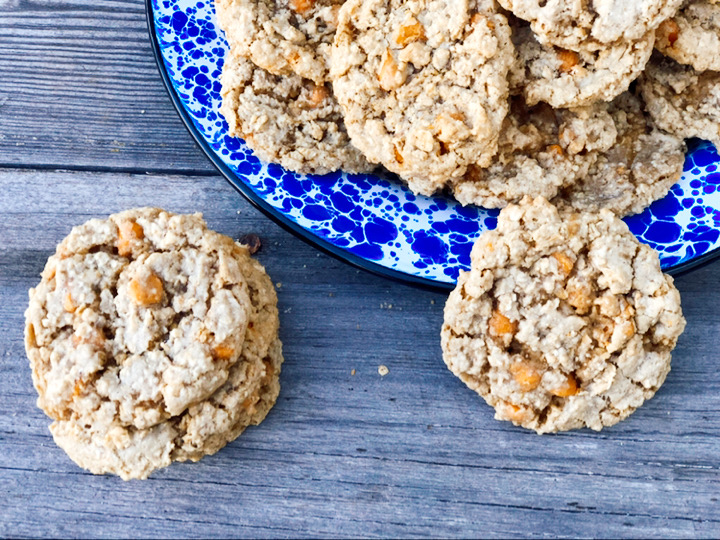 Oatmeal Scotchies from Farmwife Feeds, a soft chewy classic oatmeal cookie with butterscotch chips for that distinct taste. #oatmeal #cookie #butterscotch #oatmealscotchies