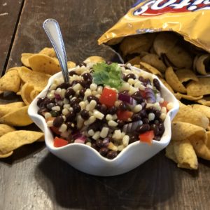 Corn and Black Bean Salsa from Farmwife Feeds is a great taste combination using shoe peg corn. #salsa #recipe #blackbeans #corn