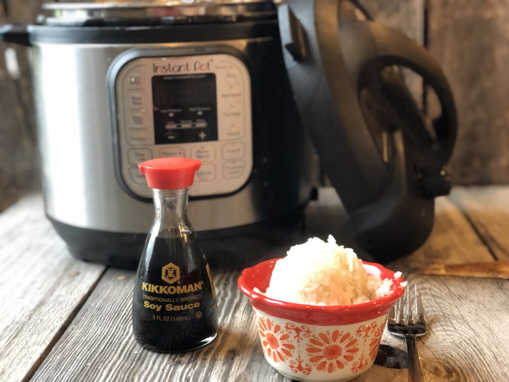 Instant Pot Sticky Rice from Farmwife Feeds is the perfect sticky rice in just 7 minutes, compliments any meal! #rice #stickyrice #instantpot