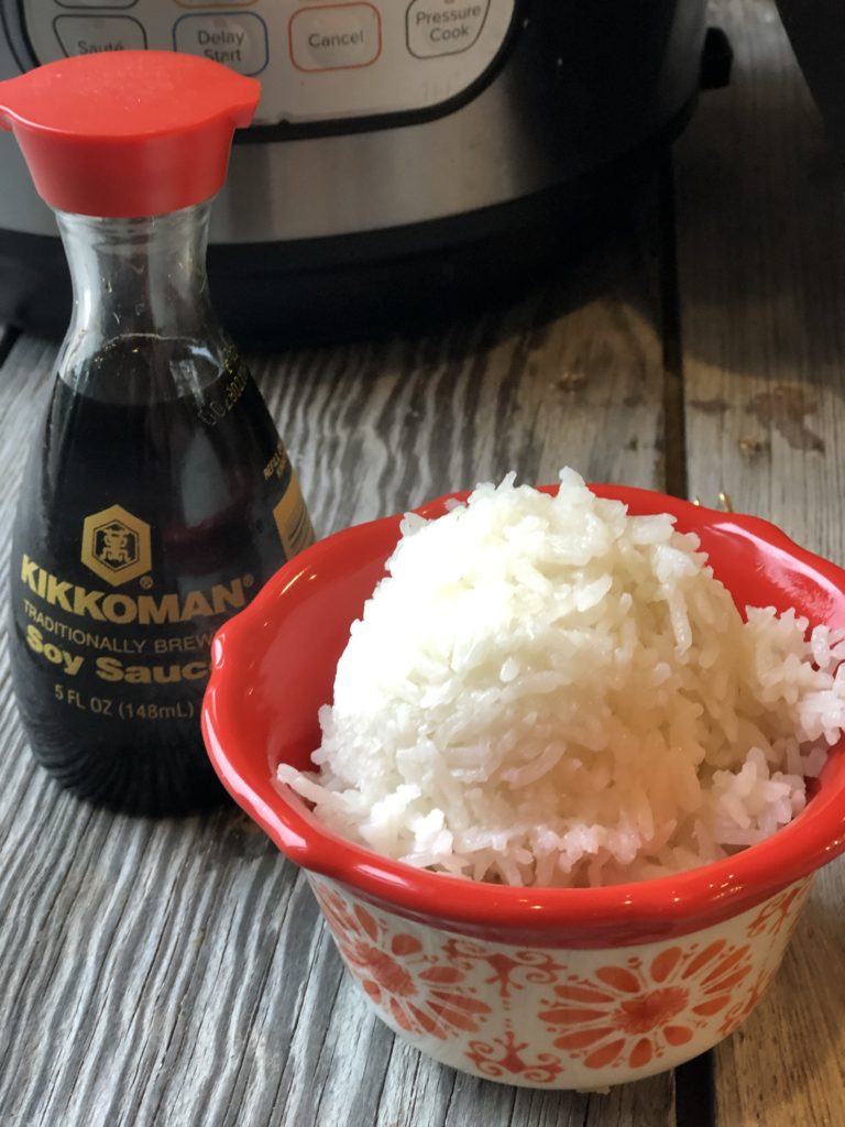 Instant Pot Sticky Rice from Farmwife Feeds is the perfect sticky rice in just 7 minutes, compliments any meal! #rice #stickyrice #instantpot