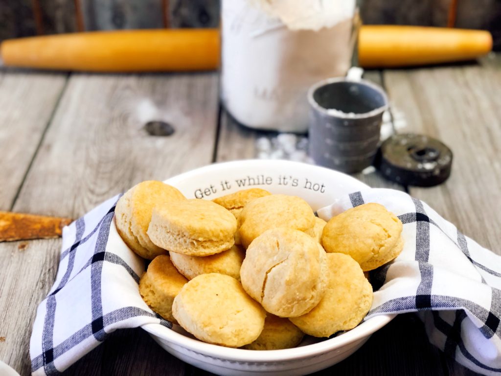 Farmhouse Lard Buttermilk Biscuits from Farmwife Feeds are an easy homemade biscuit just like Great Grandma made. #biscuits #buttermilk #homemade