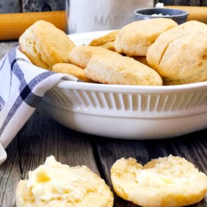 Farmhouse Lard Buttermilk Biscuits from Farmwife Feeds are an easy homemade biscuit just like Great Grandma made. #biscuits #buttermilk #homemade