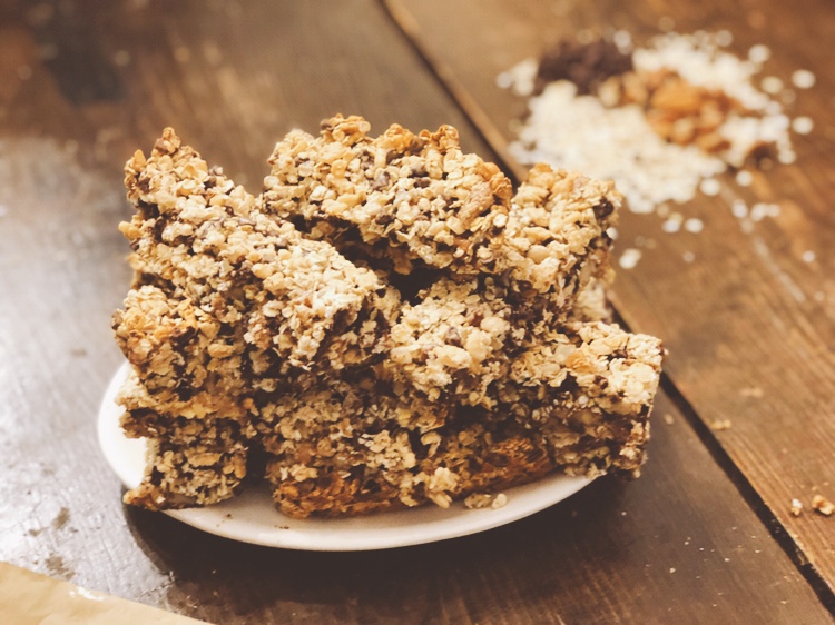Sweetened Baked Granola Bars from Farmwife Feeds uses sweetened condensed milk hold these easy to make granola bars delicious. #granolabars #recipe #oats #snack