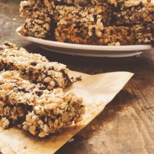 Sweetened Baked Granola Bars from Farmwife Feeds uses sweetened condensed milk hold these easy to make granola bars delicious. #granolabars #recipe #oats #snack