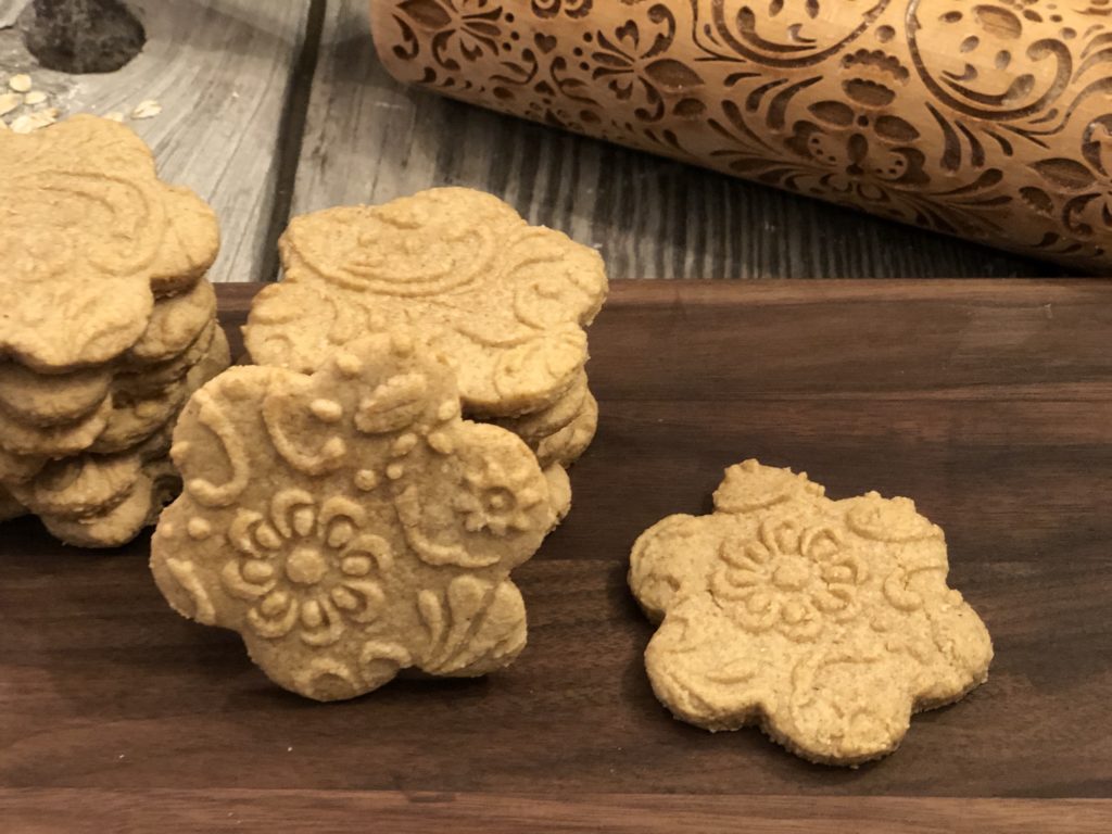 Gluten Free Princess Cookies from Farmwife Feeds are an egg free shortbread texture oat flour cookie with Princess flavoring. #glutenfree #eggfree #cookie #recipe