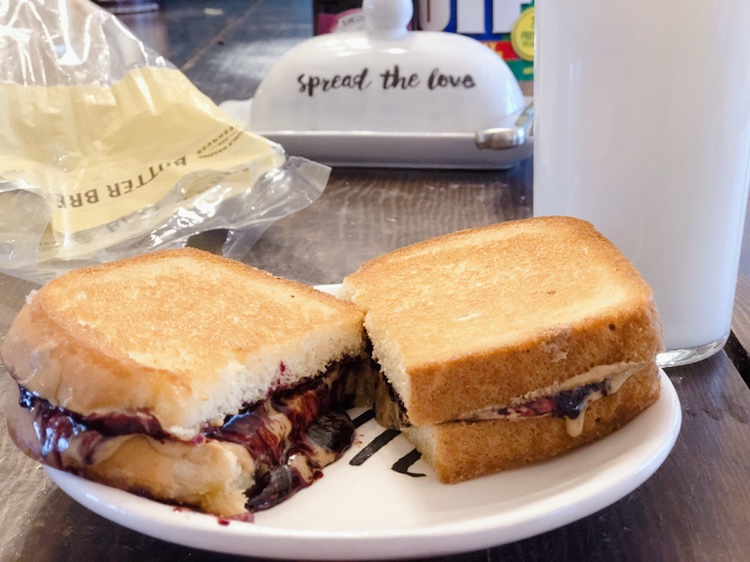 Grilled Peanut Butter and Jelly from Farmwife Feeds makes a great warm filling snack or a quick meal. #grilled #peanutbutter #sandwich #peanutbutterandjelly