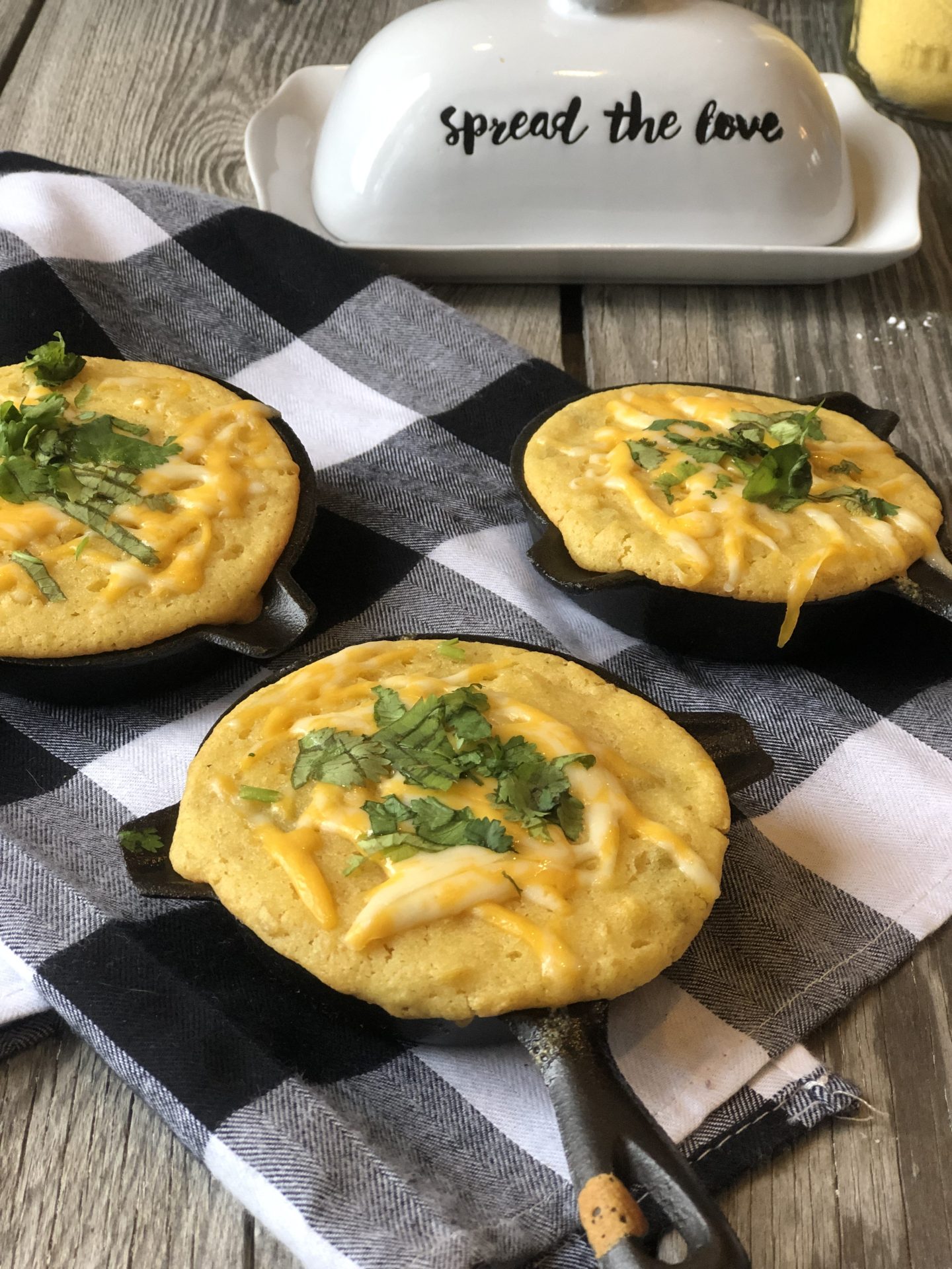 Easy Green Chili Cornbread from Farmwife Feeds is packed full of flavor, homemade but super easy and delicious! #cornbread #homemade #mexican