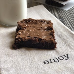 Gluten Free One Bowl Brownies from Farmwife Feeds are decadent rich brownies made with oat flour instead of wheat flour but you will never taste the difference! #glutenfree #brownies #onebowlbrownies #chocolate #recipe