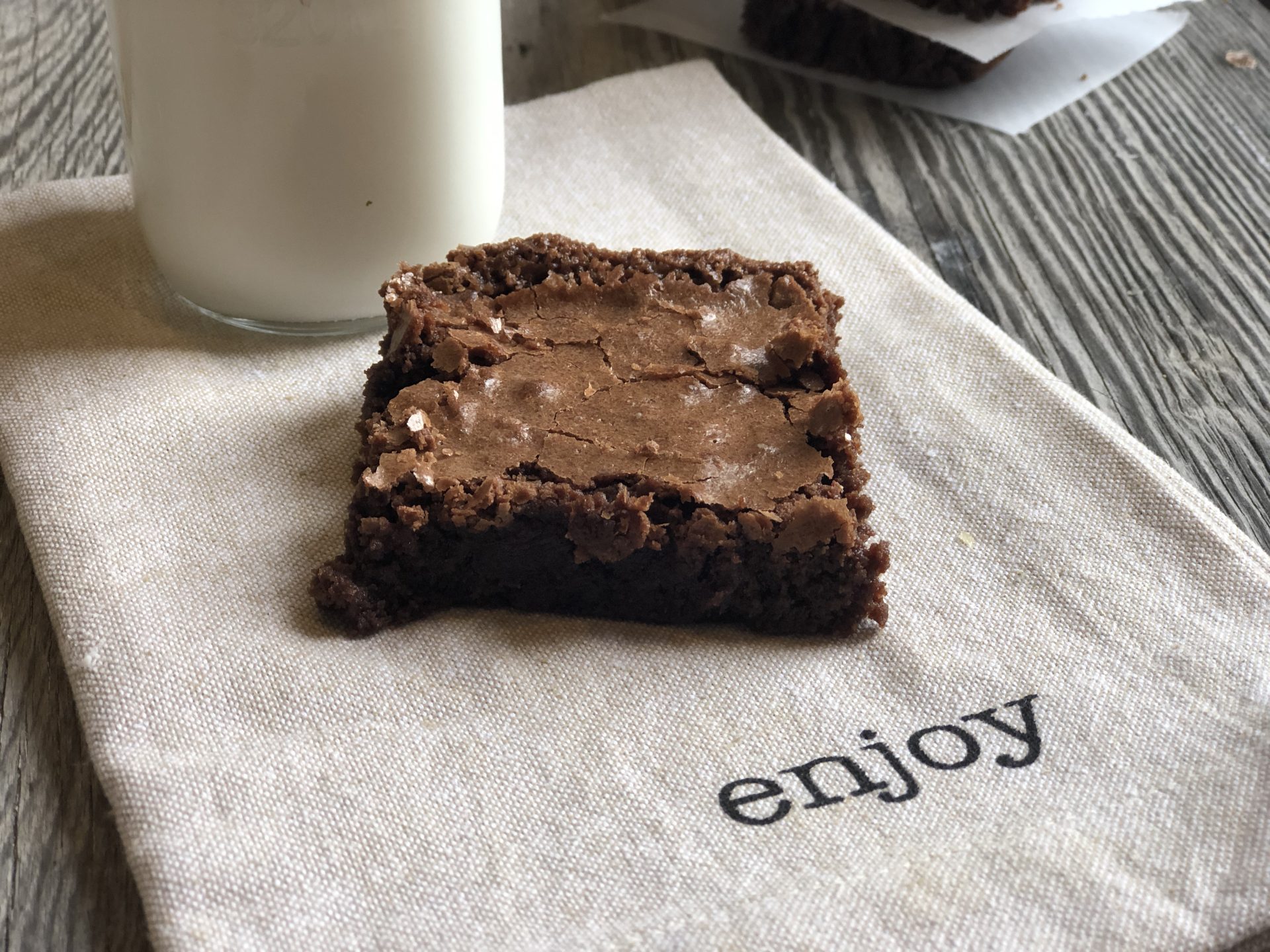 Gluten Free One Bowl Brownies from Farmwife Feeds are decadent rich brownies made with oat flour instead of wheat flour but you will never taste the difference! #glutenfree #brownies #onebowlbrownies #chocolate #recipe