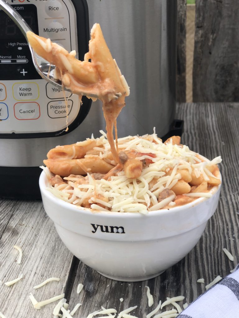 Instant Pot Beef Ziti from Farmwife Feeds is a cheesy hearty one pot meal ready for the table in less than 30 minutes. #instantpot #beef #pasta #recipe