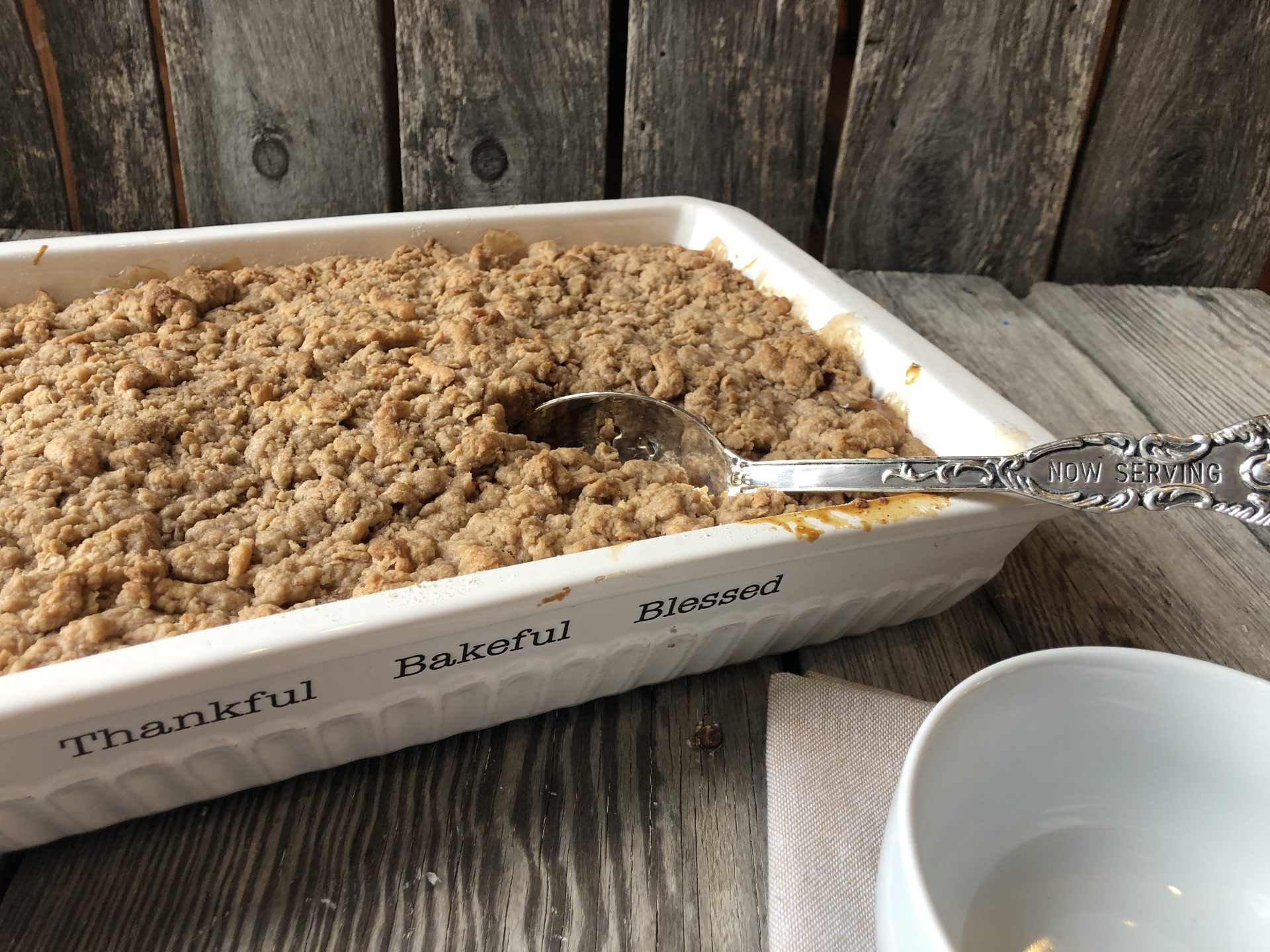 Apple Spice Cream Cheese Crumble Cake from Farmwife Feeds is a simple 4 ingredient dessert that everyone will love. #creamcheese #apple #dessert