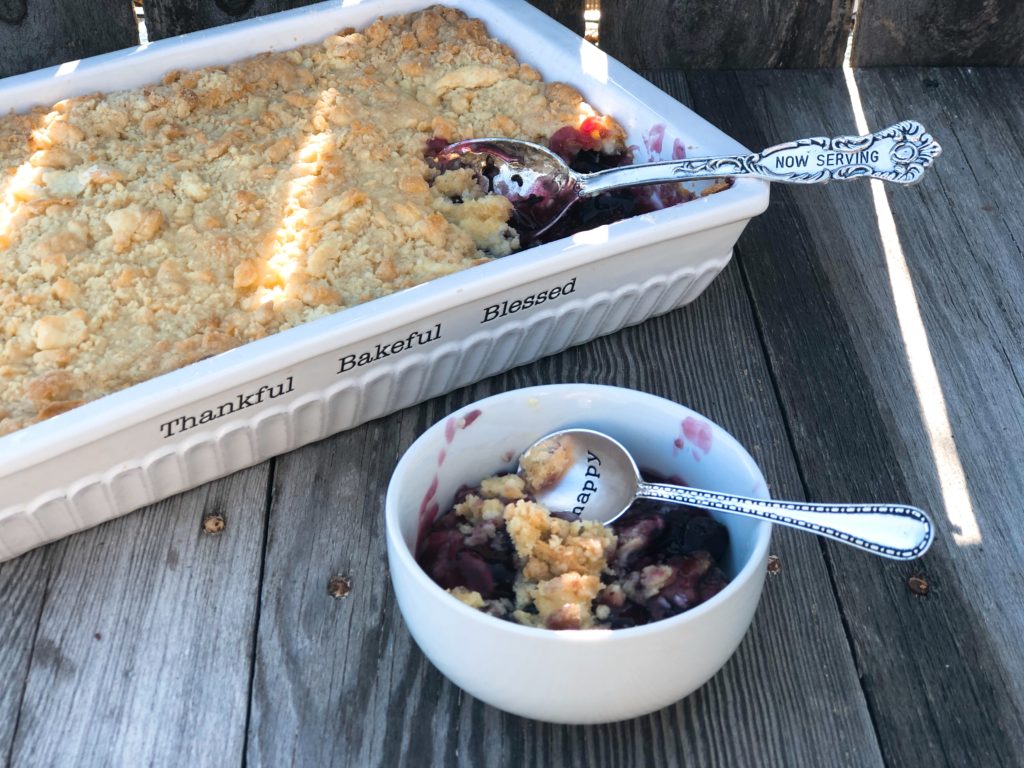 Blueberry Cream Cheese Crumble Cake from Farmwife Feeds is the simplest recipe for delicious homemade dessert. #blueberries #dessert #creamcheese #cakemix