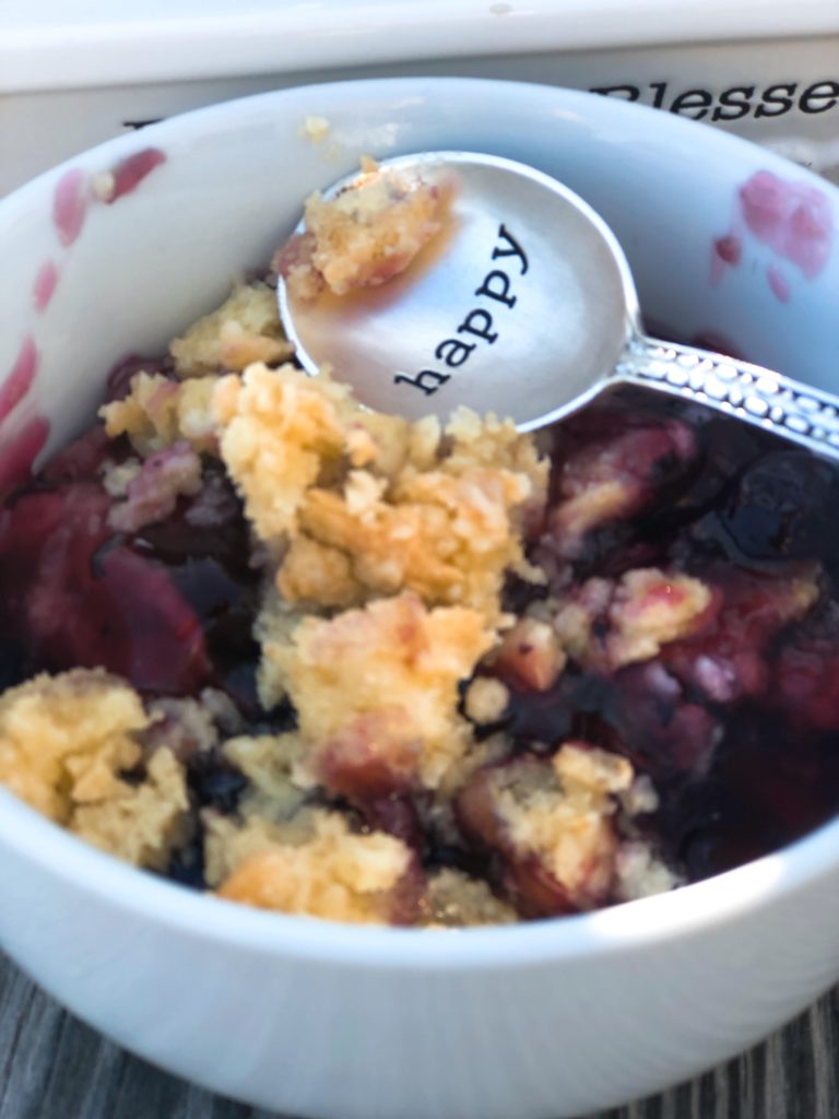 Blueberry Cream Cheese Crumble Cake from Farmwife Feeds is the simplest recipe for delicious homemade dessert. #blueberries #dessert #creamcheese #cakemix