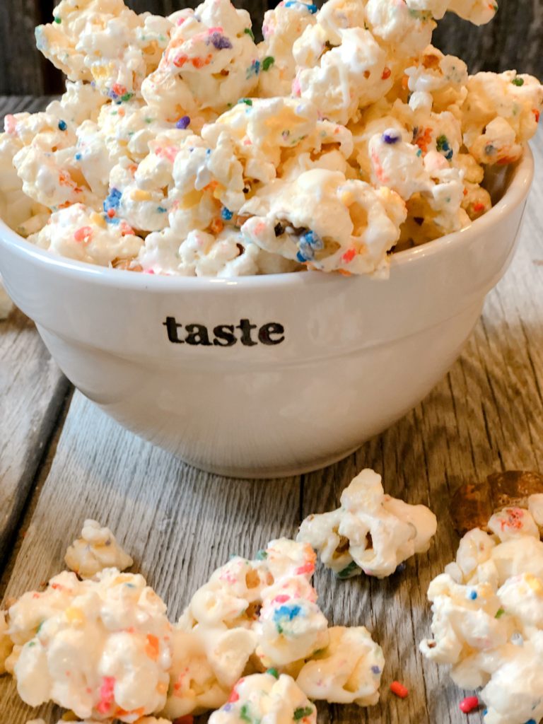 Marshmallow Funfetti Popcorn from Farmwife Feeds is a salty, sweet, chewy snack full of sprinkles, great for snacks or parties. #popcorn #sprinkles #marshmallow #treat