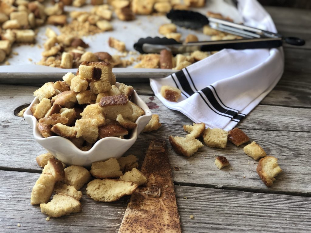 Homemade Croutons from Farmwife Feeds are a great way to use up stale bread or the save all the heels, super easy and delicious. #bread #homemade #croutons #salad