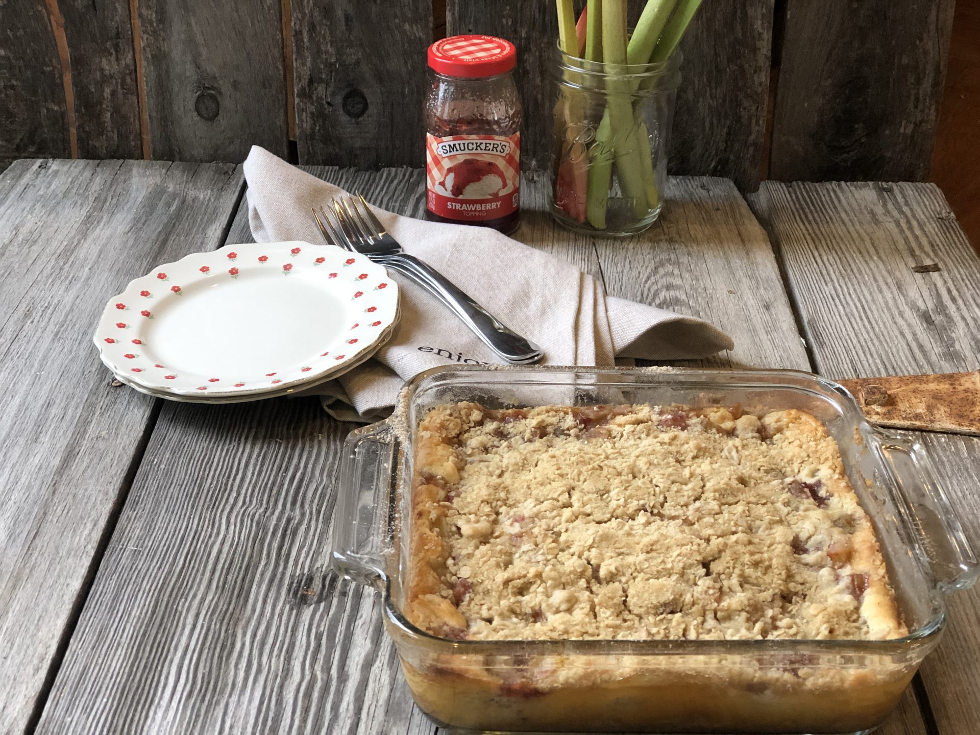 Strawberry Rhubarb Cheesecake Crisp from Farmwife Feeds is everything the name says all in one delicious dish. #crisp #strawberry #cheesecake #dessert #rhubarb