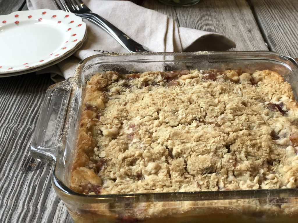 Strawberry Rhubarb Cheesecake Crisp from Farmwife Feeds is everything the name says all in one delicious dish. #crisp #strawberry #cheesecake #dessert #rhubarb