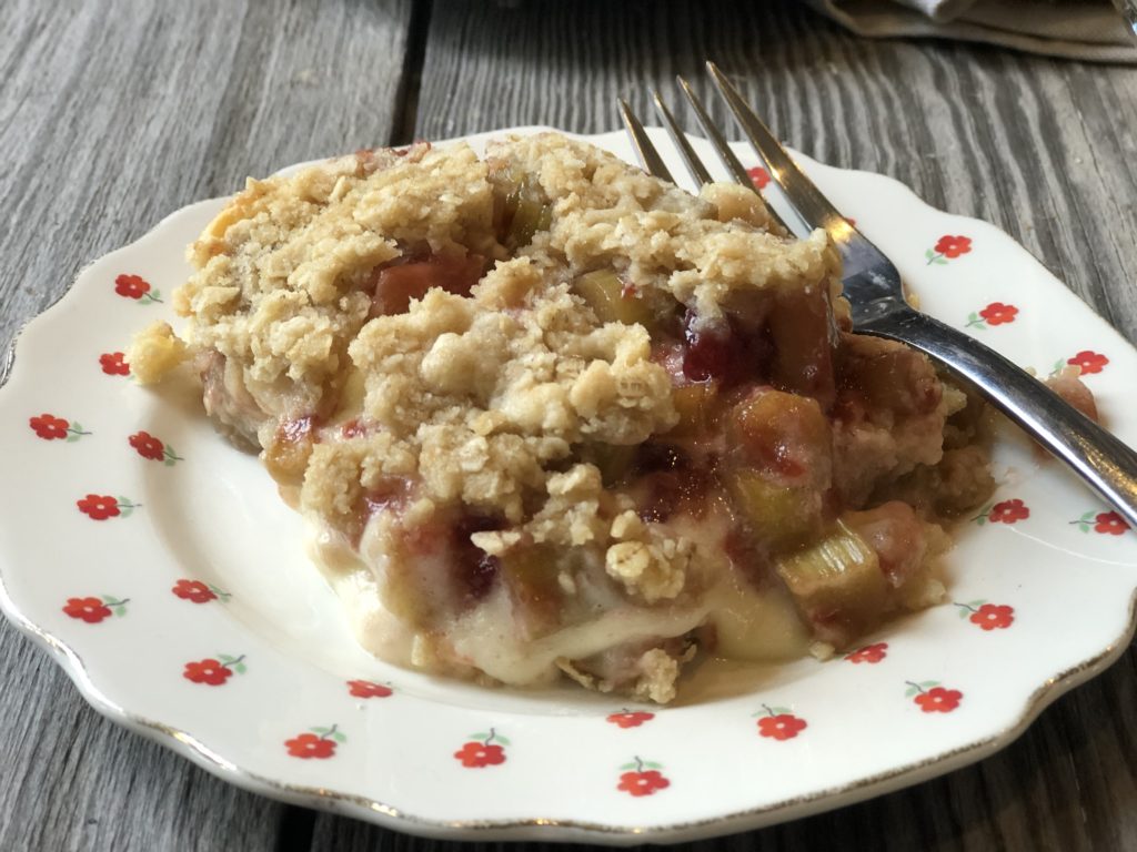 Strawberry Rhubarb Cheesecake Crisp from Farmwife Feeds is everything the name says all in one delicious dish. #crisp #strawberry #cheesecake #dessert #rhubarb