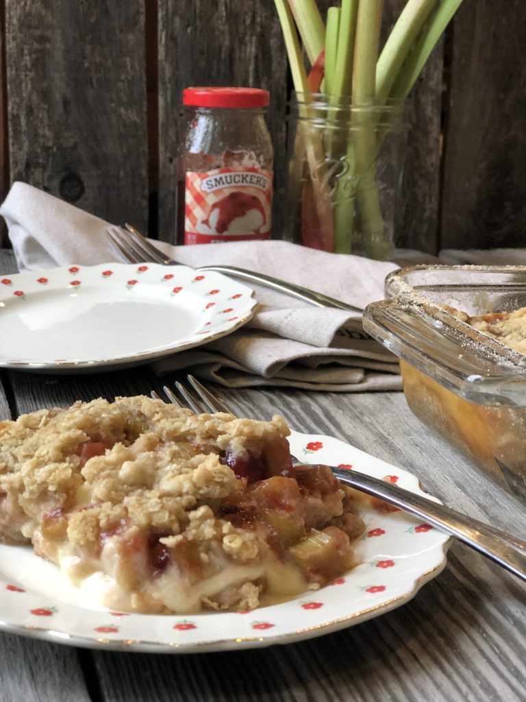 Strawberry Rhubarb Cheesecake Crisp from Farmwife Feeds is everything the name says all in one delicious dish. #crisp #strawberry #cheesecake #dessert #rhubarb