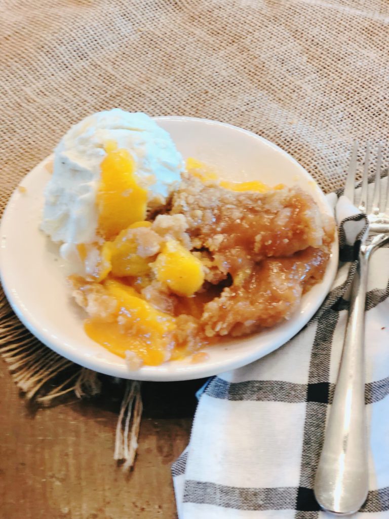 Spiced Rum Peach Crisp from Farmwife Feeds is the perfect fresh peach dessert with a spicy warmness that pairs perfect with ice cream. #peachcrisp #peaches #fruit
