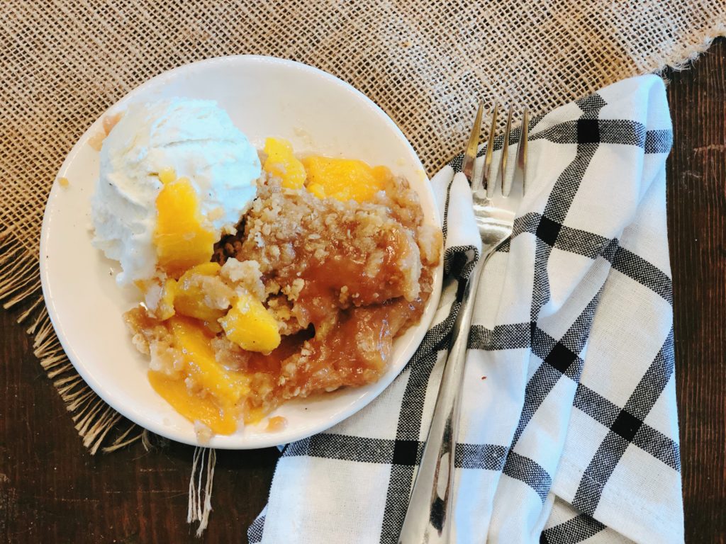 Spiced Rum Peach Crisp from Farmwife Feeds is the perfect fresh peach dessert with a spicy warmness that pairs perfect with ice cream. #peachcrisp #peaches #fruit