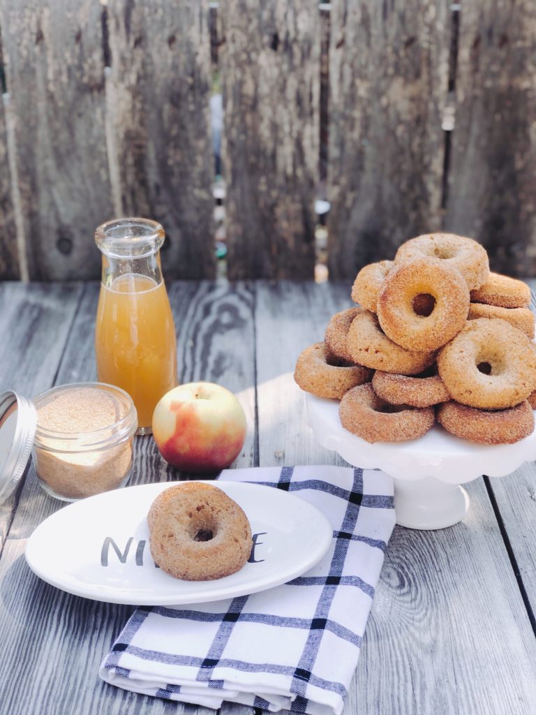 Apple Cider Donuts from Farmwife Feeds are all the taste of fall in donut form and use simple ingredients to make! #donuts #fall #apple #cider