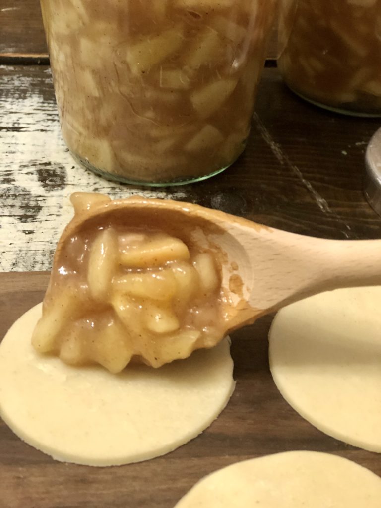 Apple Hand Pies from Farmwife Feeds are the perfect hand-held treats for any occasion that everyone will love. #applepie #apples #handpies