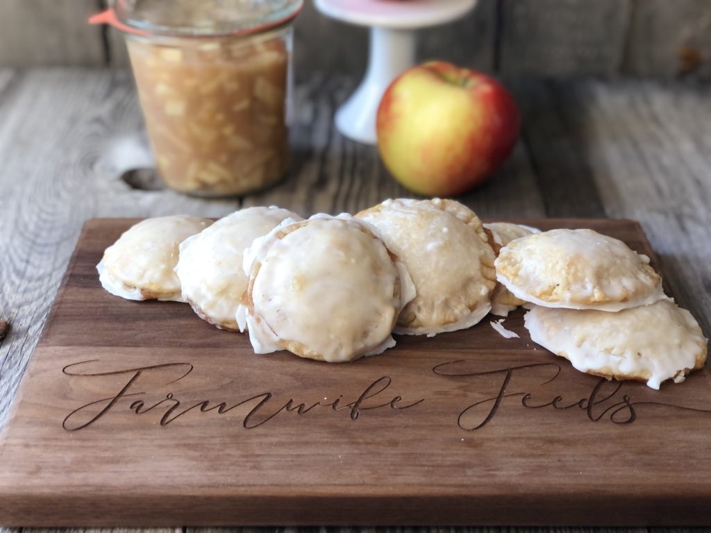 Apple Hand Pies from Farmwife Feeds are the perfect hand-held treats for any occasion that everyone will love. #applepie #apples #handpies