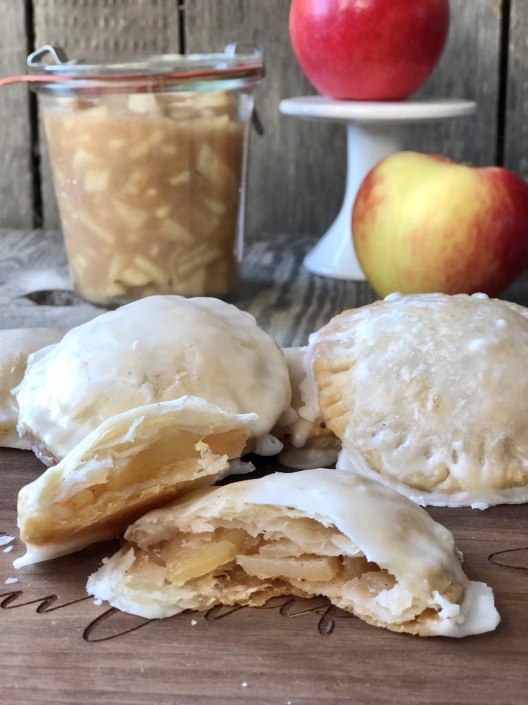 Apple Hand Pies from Farmwife Feeds are the perfect hand-held treats for any occasion that everyone will love. #applepie #apples #handpies