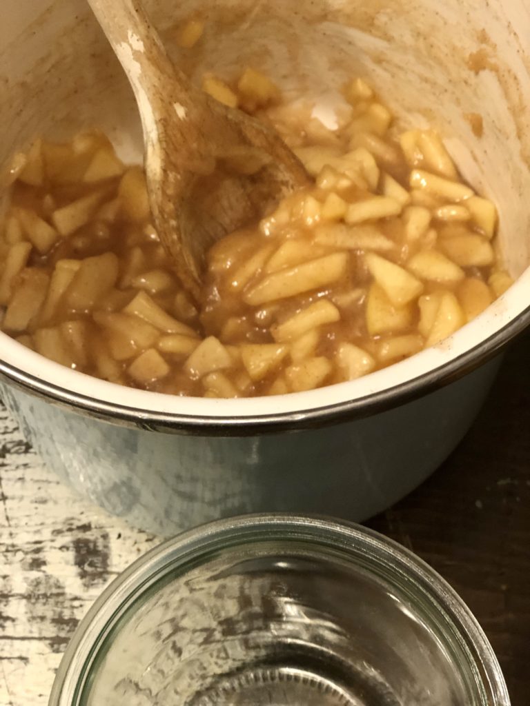 Apple Pie Filling and Topping from Farmwife Feeds is a quick delicious way to freeze apple pie filling ready for anytime the craving hits. #applepie #apple #freezerprep