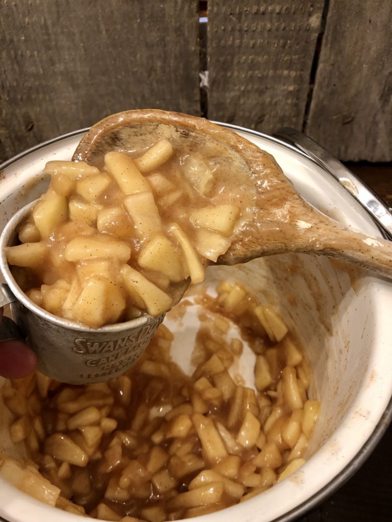 Apple Pie Filling and Topping from Farmwife Feeds is a quick delicious way to freeze apple pie filling ready for anytime the craving hits. #applepie #apple #freezerprep