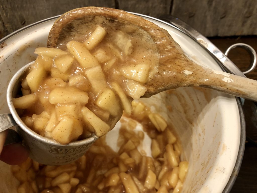 Apple Pie Filling and Topping from Farmwife Feeds is a quick delicious way to freeze apple pie filling ready for anytime the craving hits. #applepie #apple #freezerprep