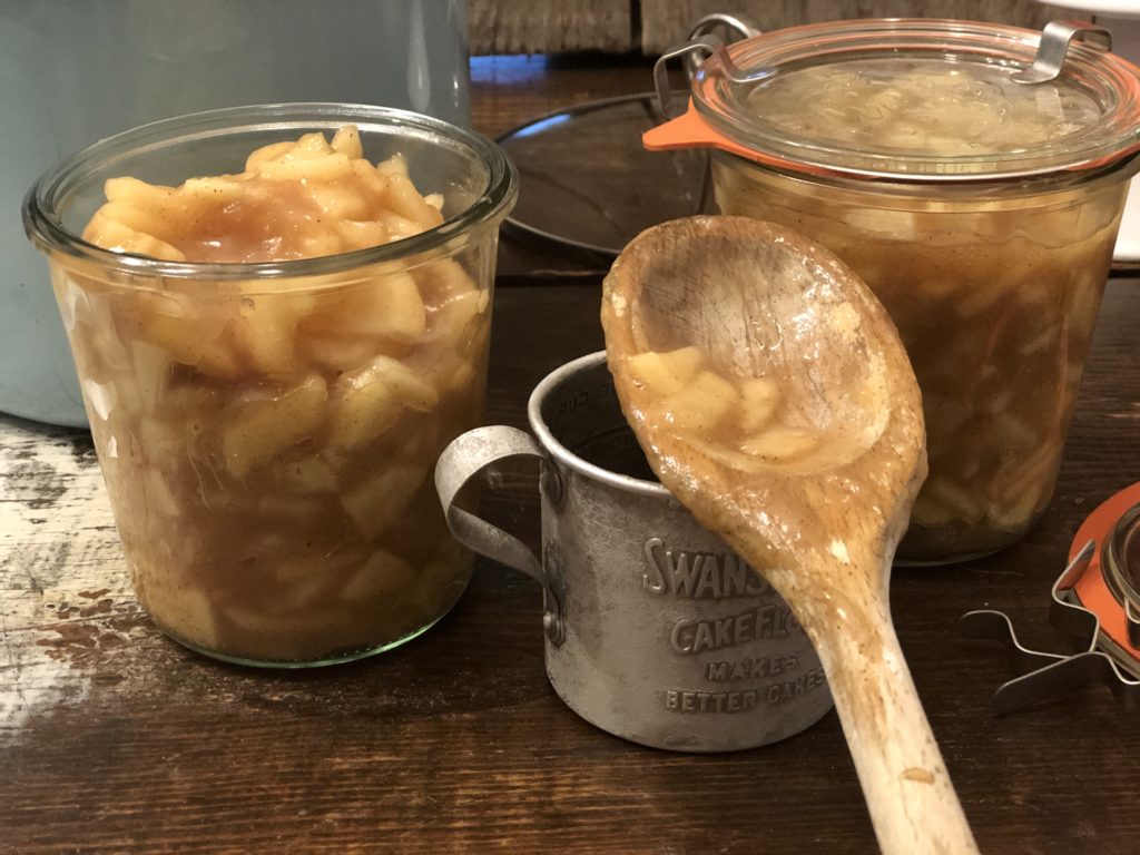 Apple Pie Filling and Topping from Farmwife Feeds is a quick delicious way to freeze apple pie filling ready for anytime the craving hits. #applepie #apple #freezerprep