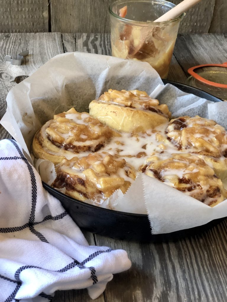 Easy Peasy Apple Pie Cinnamon Rolls from Farmwife Feeds taste like homemade, the perfect way to make semi-homemade for a delicious treat everyone will love. #cinnamonrolls #breakfast #semihomemade #applecinnamonrolles