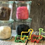 Homemade Playdough from Farmwife Feeds is an easy, fun and inexpensive treat for kids. #playdough #craft #homemade #inexpensivecraft