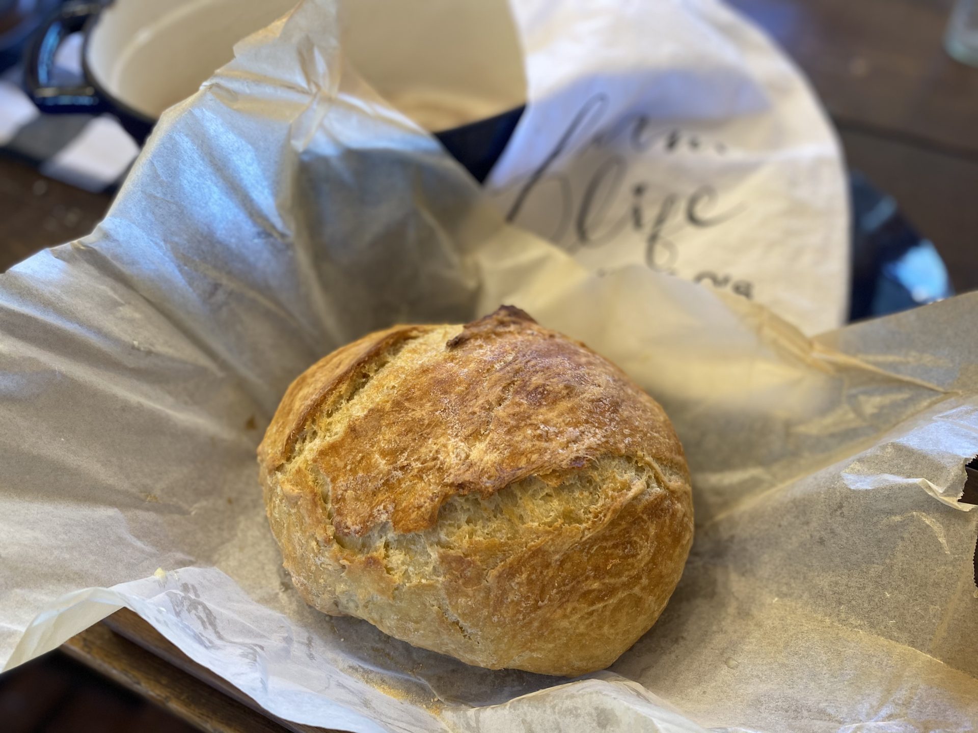 Crusty No Knead Dutch Oven Bread from Farmwife Feeds is a simple 4 ingredient recipe for fresh homemade artisan bread. #homemade #dutchoven #bread #artisan