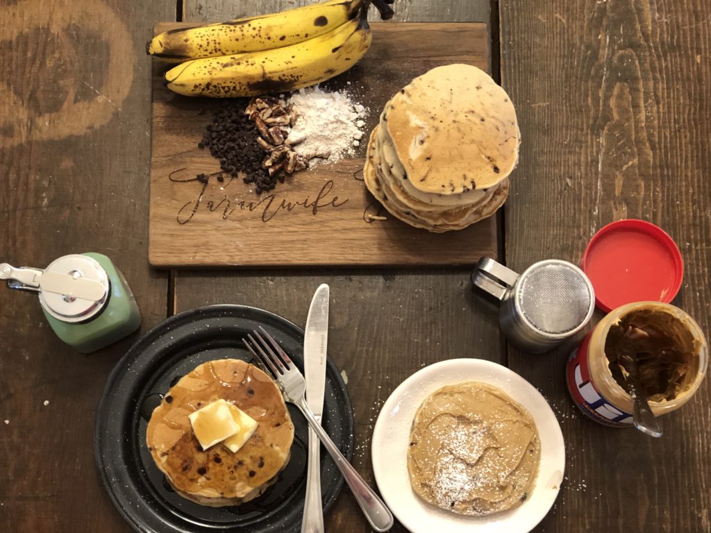 Banana Oatmeal Pancakes from Farmwife Feeds, a simple "healthy" pancake with no added sugar, great any time of the day. #glutenfree #pancake