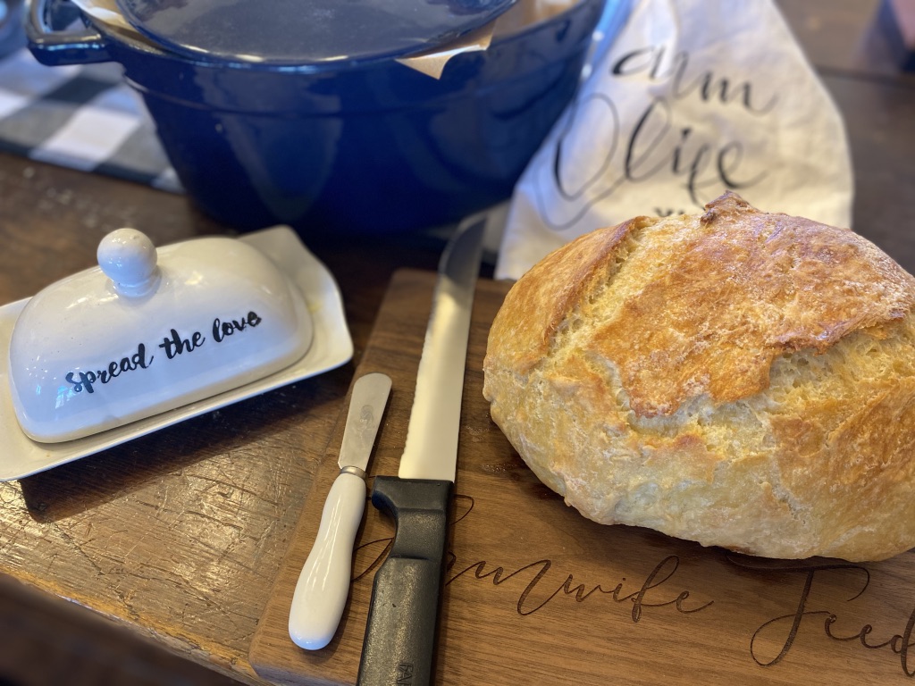 4 Ingredient No Knead Bread from Farmwife Feeds is hands down the easiest, rustic, artisan homemade bread your family will love.