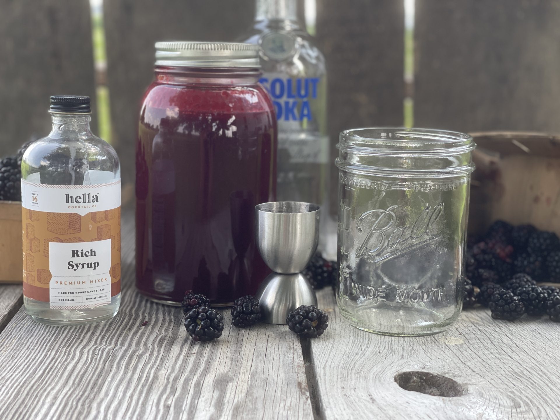 Black Widow Cocktail from Farmwife Feeds. Fresh blackberry juice and vodka make a wickedly good drink any season of the year. #cocktail #vodka #mixeddrink