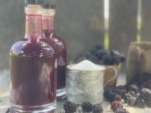 Easy Seedless Blackberry Syrup from Farmwife Feeds. 4 ingredients and less than 30 minutes will bring the fresh taste of summer to your table for breakfast or dessert. #blackberry #blackberries #syrup