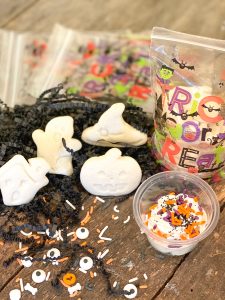 Halloween Sugar Cookie Dippers from Farmwife Feeds. A super easy fun treat for parties, classrooms or a treat for the family. Easy to use plunge cookie cutters and basic buttercream. #halloween #treats #cookiedippers