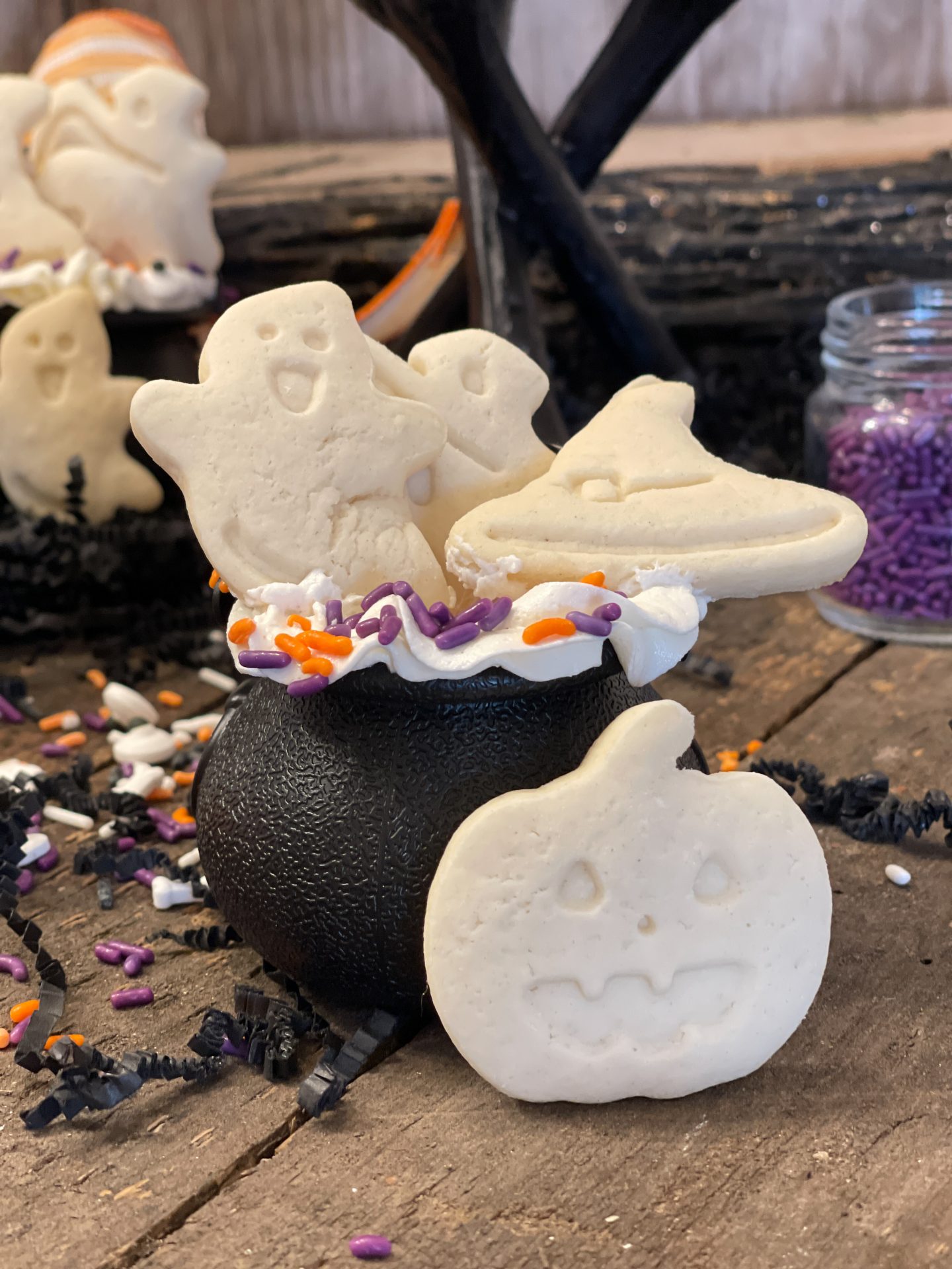 Halloween Sugar Cookie Dippers from Farmwife Feeds. A super easy fun treat for parties, classrooms or a treat for the family. Easy to use plunge cookie cutters and basic buttercream. #halloween #treats #cookiedippers