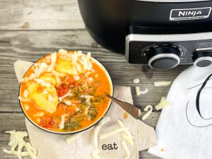 Easy Crockpot Sausage Ravioli Soup from Farmwife Feeds - a slow cooker hearty soup full of flavor, classic lasagna flavors in a warm bowl. #soup #crockpot #slowcooker #ravioli