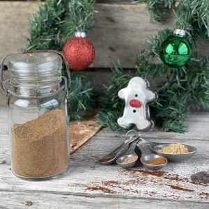 Homemade Gingerbread Spice Mix from Farmwife Feeds is a holiday must, a mix of 5 common spices for that Christmas holiday favorite! #spicemix #gingerbread