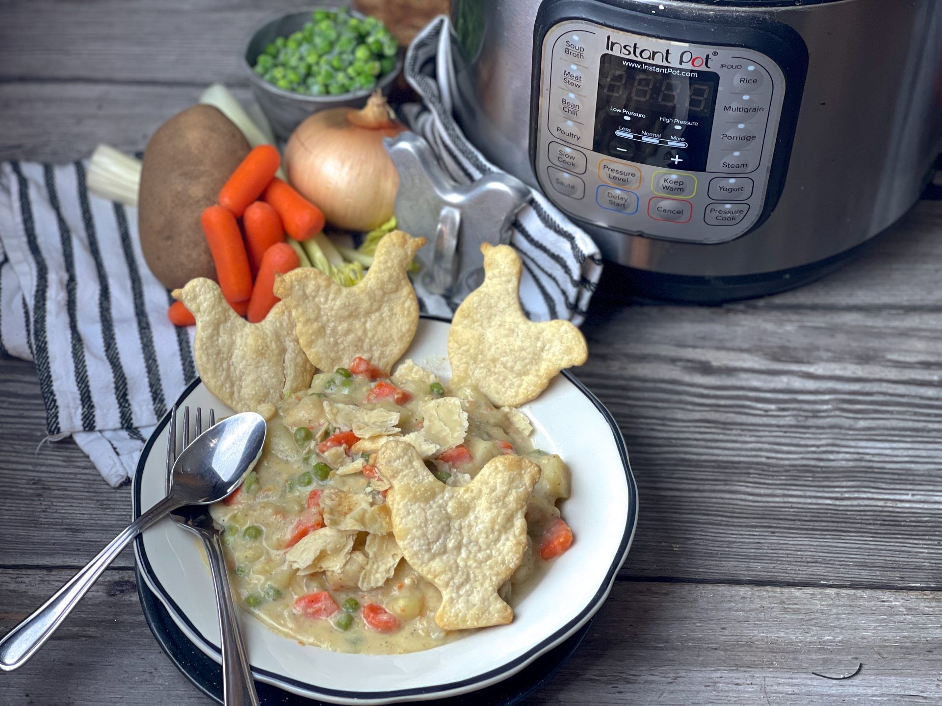 Instant Pot Chicken Pot Pie from Farmwife Feeds. A comfort food dish that takes less time than traditional but just as delicious! #chicken #potpie #instantpot